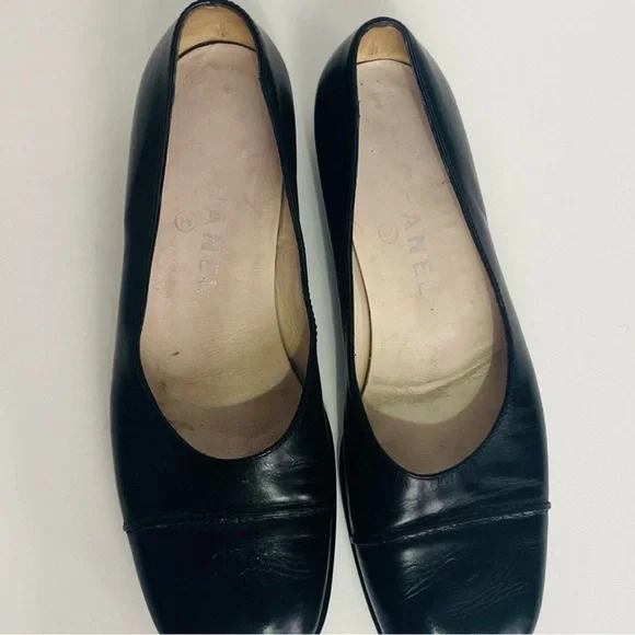 Authentic Chanel -Black Flats - Leather - Classic - Picture 4 of 13